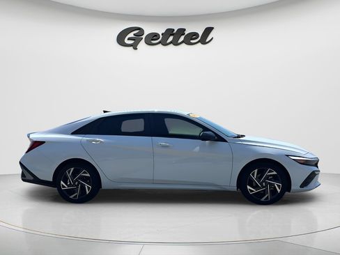 Used 2025 Hyundai Elantra SEL FWD image 4