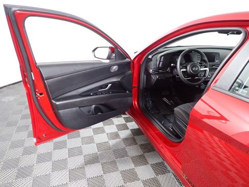 Used 2024 Hyundai Elantra SE FWD image 21