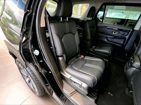 Used 2024 Honda Pilot Touring image 20