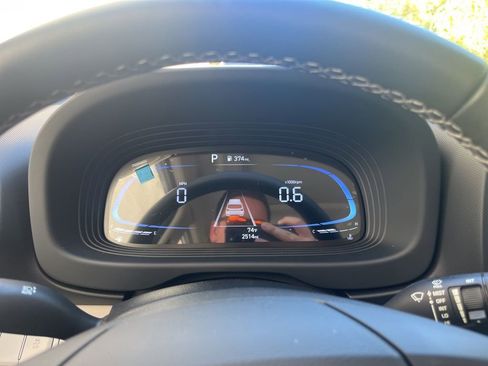 Used 2025 Hyundai Venue SEL image 21