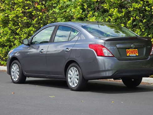 Used 2017 Nissan Versa SV FWD image 6