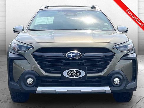 Used 2025 Subaru Outback Touring AWD/4WD image 2
