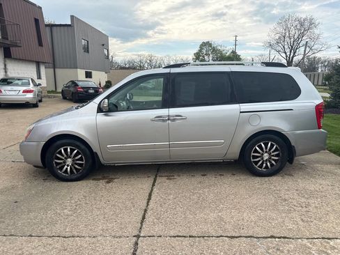 Used 2011 Kia Sedona EX w/ Luxury Pkg FWD image 4