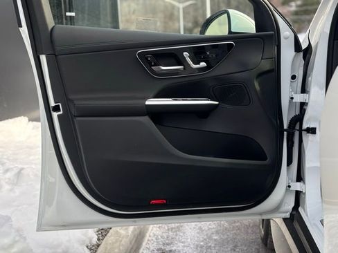 Used 2025 Mercedes-Benz GLC 300 4MATIC image 20