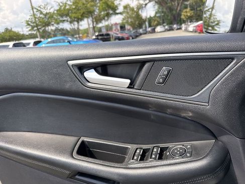 Used 2020 Ford Edge SE image 13