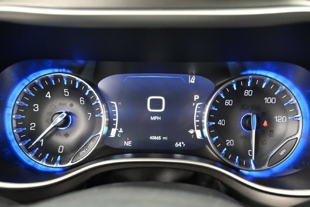 Used 2024 Chrysler Pacifica Touring-L FWD image 29