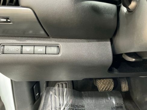 Used 2024 Nissan Pathfinder SL AWD/4WD image 44