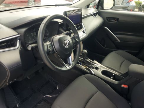 Certified 2025 Toyota Corolla Cross LE FWD image 16