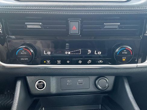 Used 2022 Nissan Rogue SV image 31