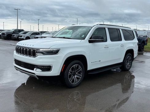 Used 2024 Jeep Wagoneer L Series II w/ Flexible Seating Group AWD/4WD image 40