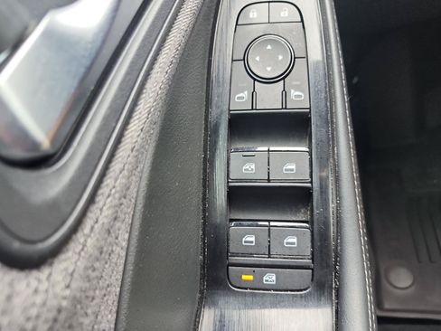 Used 2023 Nissan Rogue SV FWD image 19