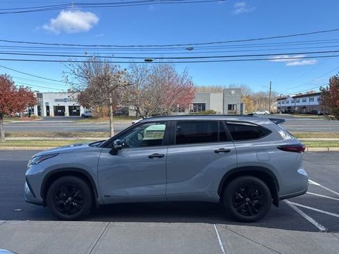 Certified 2024 Toyota Highlander XLE image 5