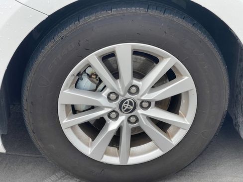Used 2025 Toyota Camry LE FWD image 5