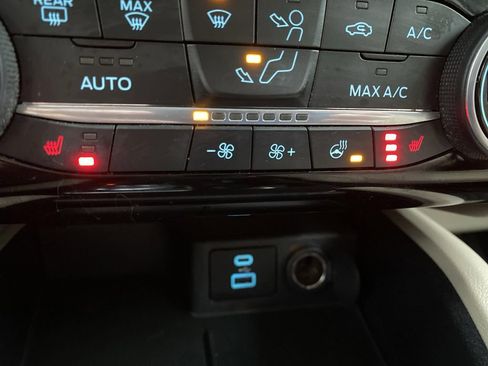 Used 2021 Ford Escape Titanium image 8