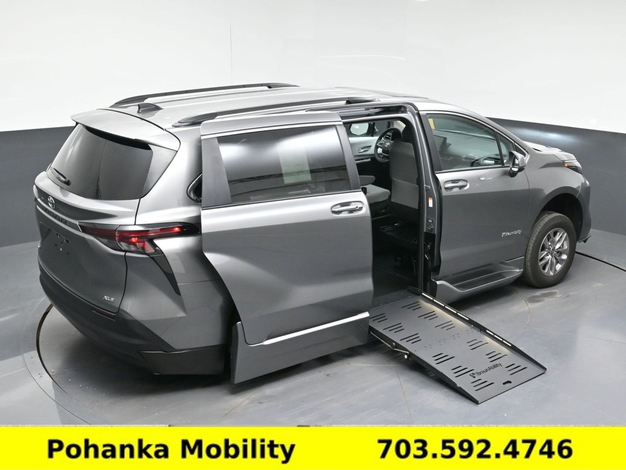 Used 2026 Toyota Sienna XLE FWD image 26