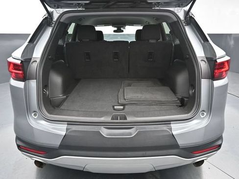 Used 2025 Chevrolet Blazer LT FWD image 9