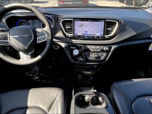 New 2026 Chrysler Pacifica Select image 6