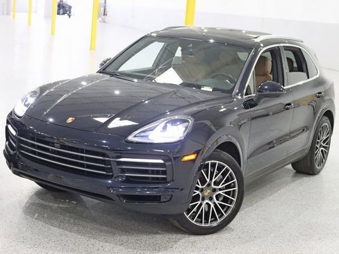 Used 2023 Porsche Cayenne AWD/4WD image 5