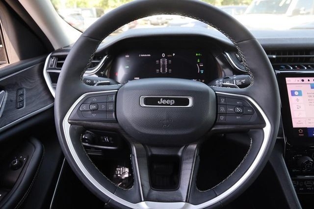 Used 2024 Jeep Grand Cherokee Limited 4xe AWD/4WD image 12