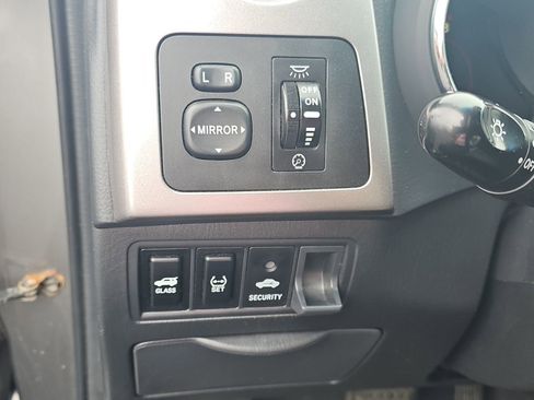 Used 2005 Toyota Matrix XR AWD/4WD image 18