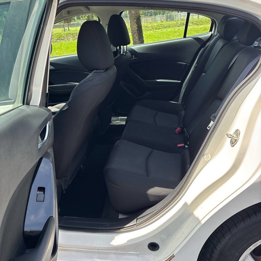 Used 2017 MAZDA MAZDA3 Sport FWD image 4