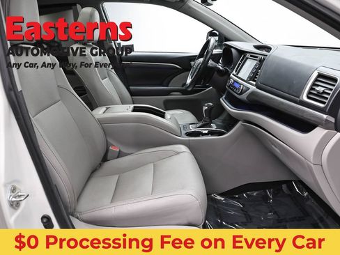 Used 2017 Toyota Highlander Limited Platinum AWD/4WD image 28