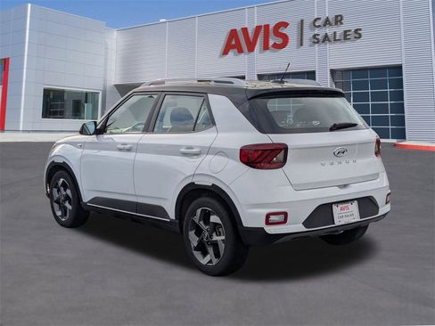 Used 2025 Hyundai Venue Limited image 3