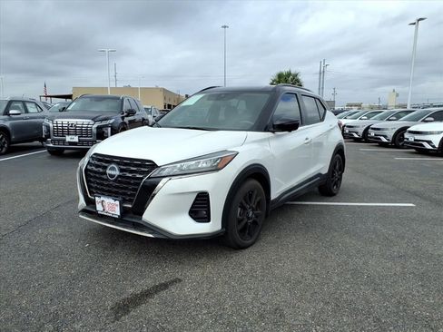 Used 2023 Nissan Kicks SR image 1