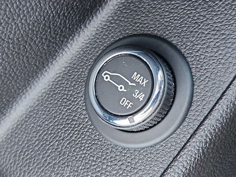 Used 2019 Chevrolet Traverse LT image 26