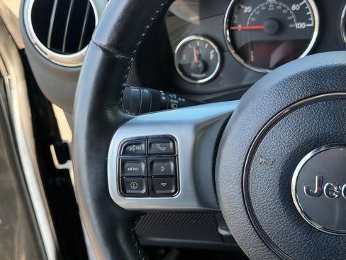 Used 2016 Jeep Wrangler Unlimited Rubicon AWD/4WD image 17