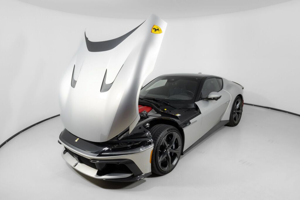 Used 2025 Ferrari 12Cilindri RWD image 23