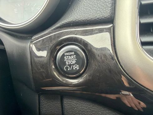 Used 2012 Jeep Grand Cherokee Laredo AWD/4WD image 19