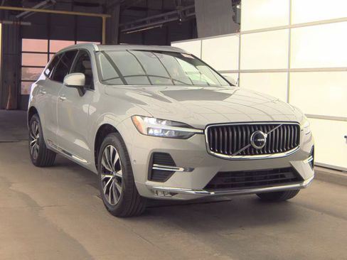 Used 2023 Volvo XC60 B5 Plus FWD image 4