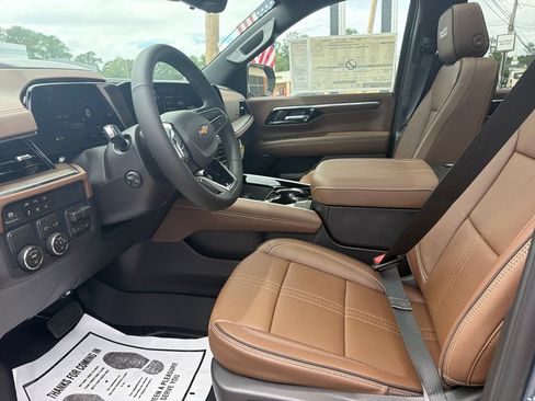 New 2026 Chevrolet Suburban High Country RWD image 15