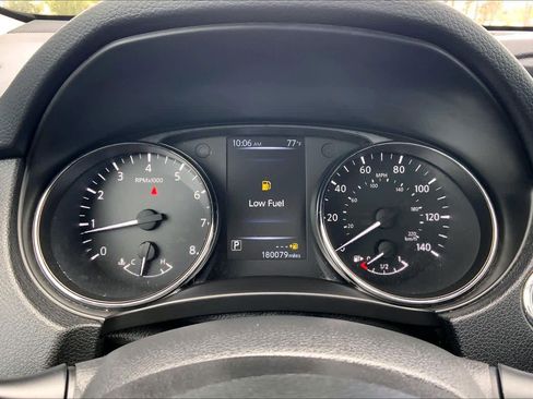 Used 2017 Nissan Rogue SL w/ SL Premium Package image 25