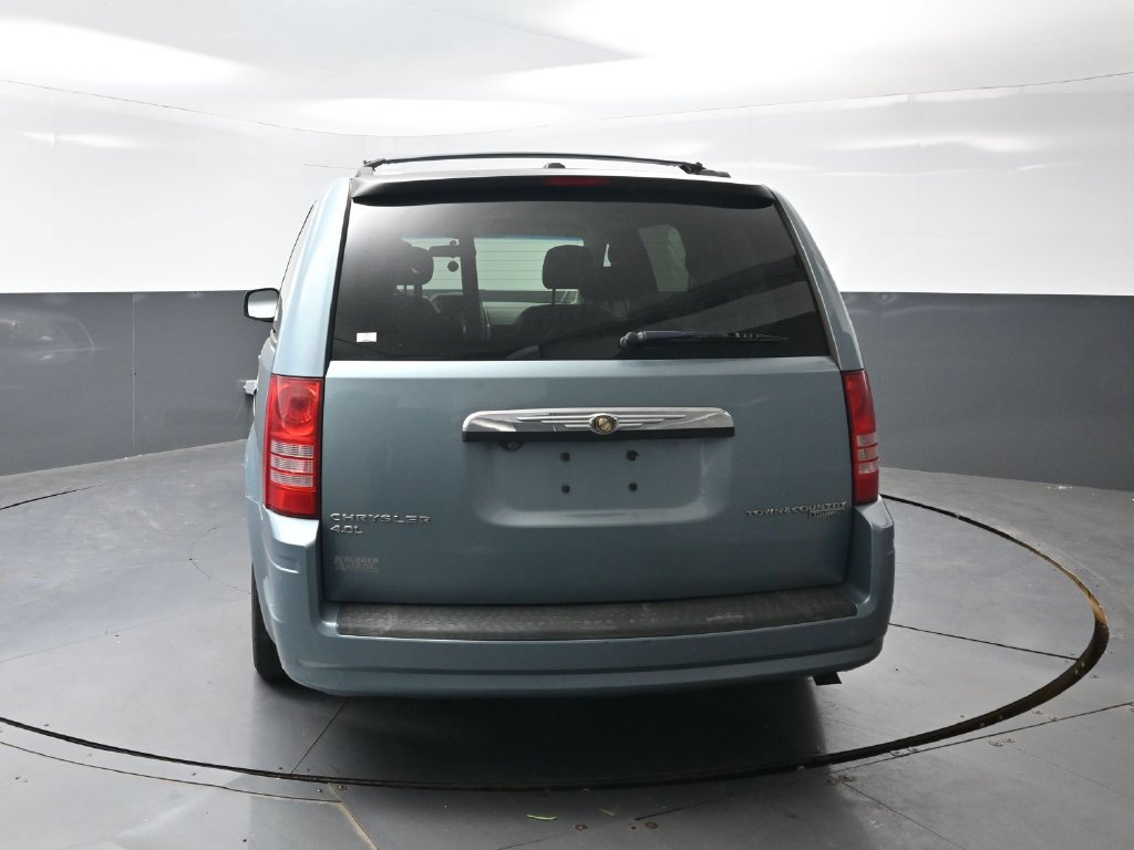 Used 2010 Chrysler Town & Country Touring FWD image 11