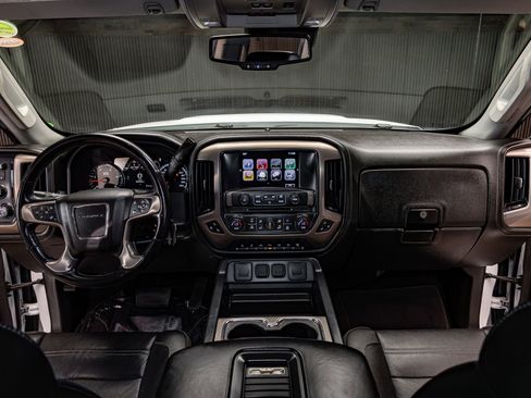 Used 2017 GMC Sierra 2500 Denali w/ Duramax Plus Package AWD/4WD image 15