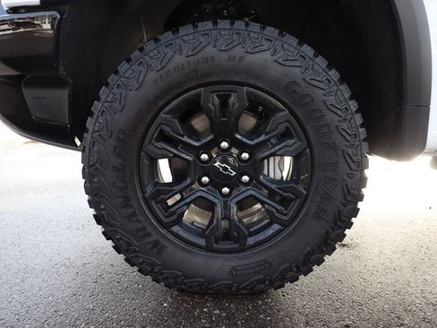 New 2026 Chevrolet Silverado 1500 ZR2 image 32