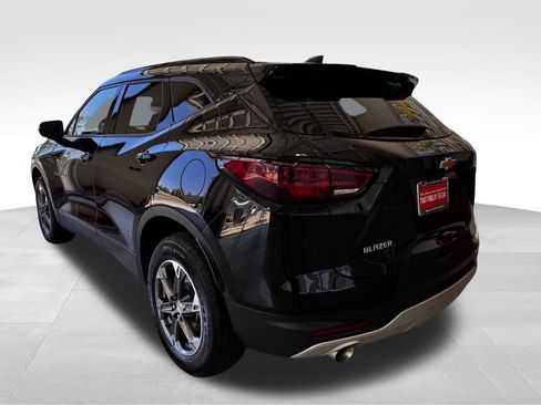 Used 2025 Chevrolet Blazer LT w/ Sound & Technology Package FWD image 4