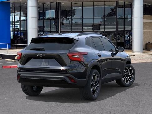 New 2026 Chevrolet Trax RS w/ Sunroof Package FWD image 4