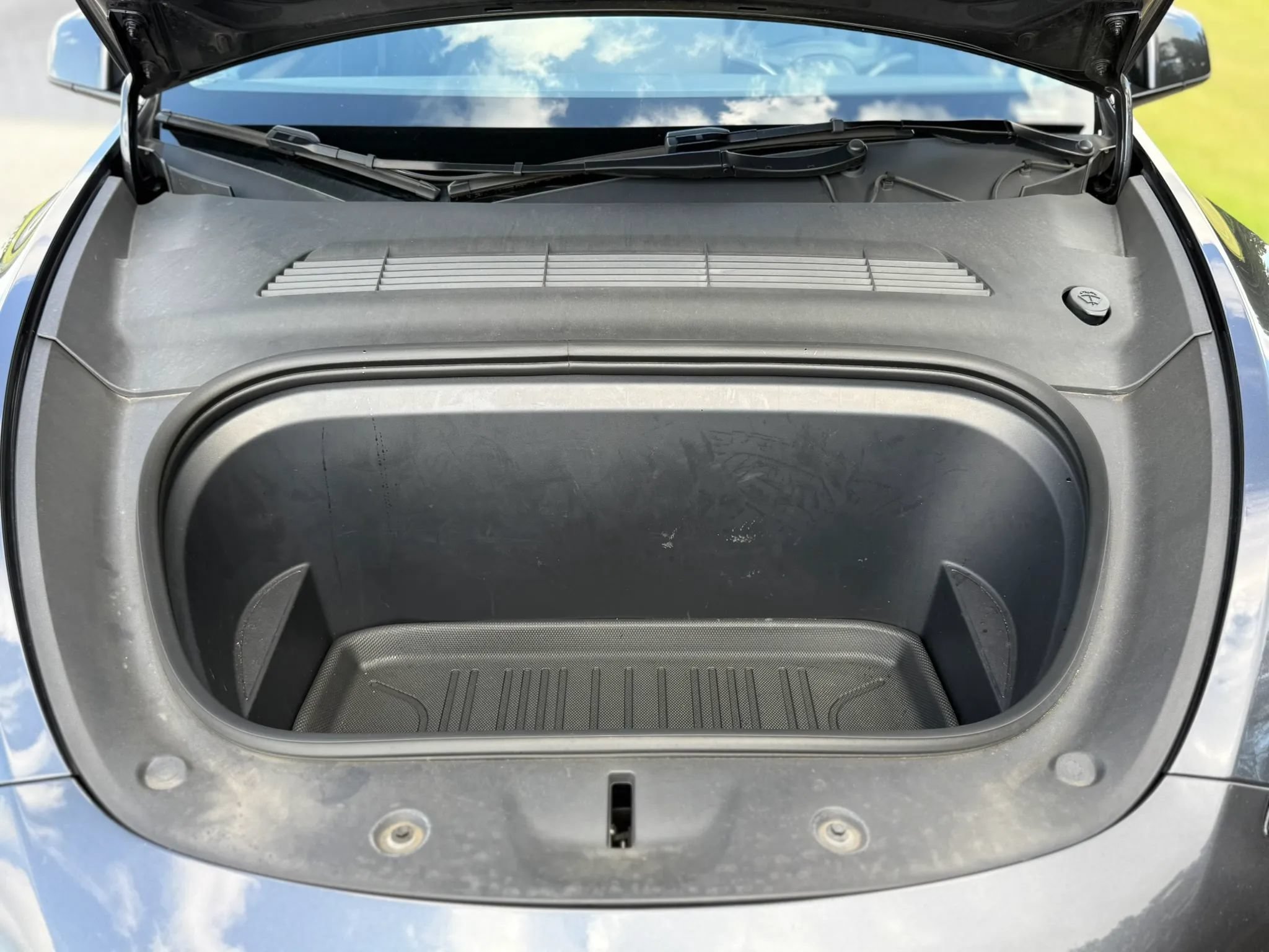 Used 2024 Tesla Model Y Long Range AWD/4WD image 13
