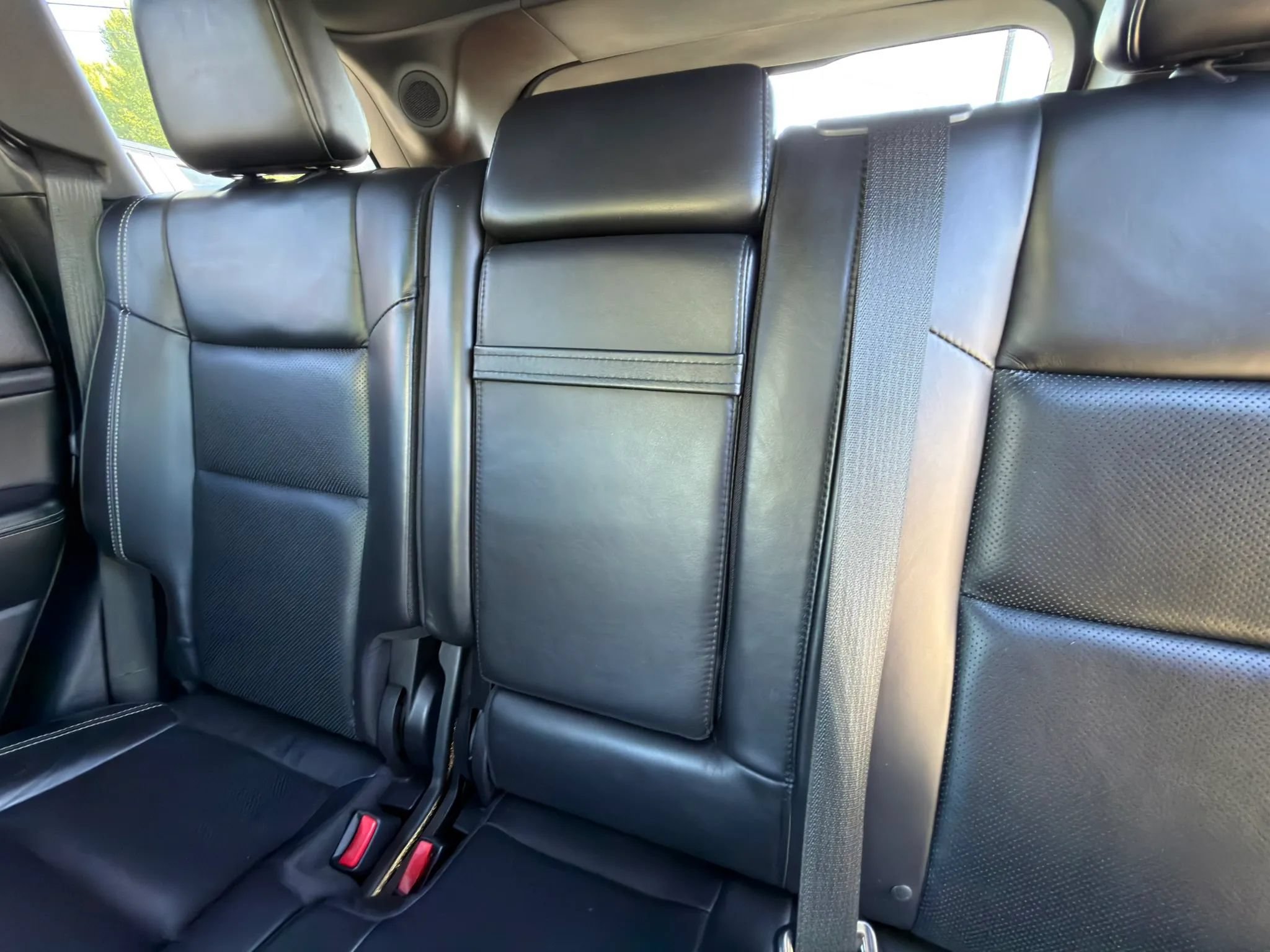 Used 2017 Jeep Grand Cherokee Overland AWD/4WD image 24