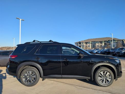 New 2026 Nissan Pathfinder SV image 3