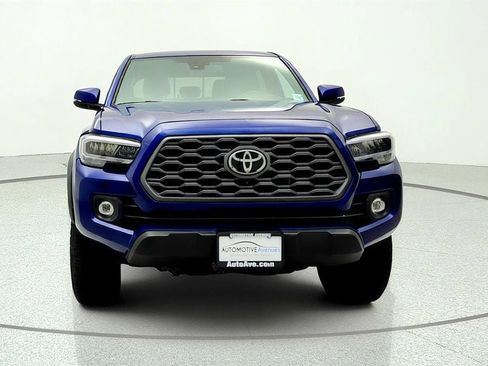 Used 2022 Toyota Tacoma TRD Off-Road w/ TRD Premium Off Road Package AWD/4WD image 2