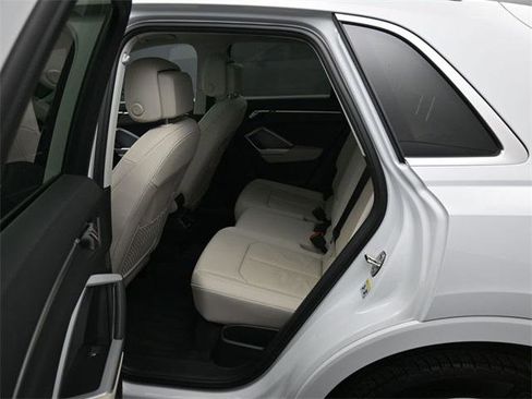 Certified 2025 Audi Q3 2.0T Premium w/ Convenience Package image 29