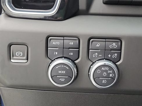 Used 2024 GMC Sierra 2500 Denali Ultimate w/ Max Trailering Package AWD/4WD image 31