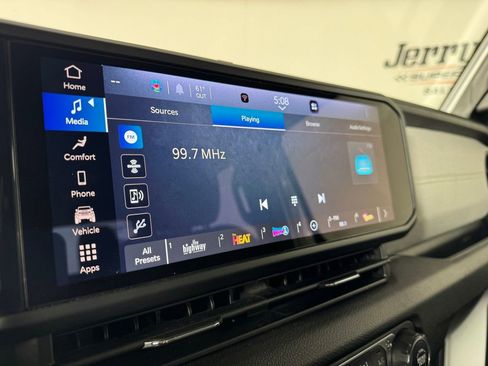 Used 2024 Jeep Gladiator Sport AWD/4WD image 17