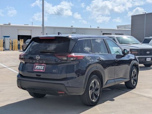 Used 2024 Nissan Rogue SV FWD image 5