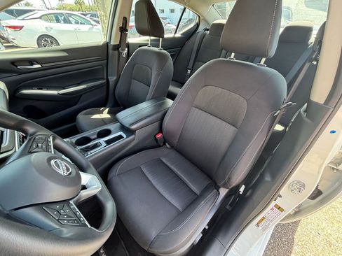 Used 2025 Nissan Altima 2.5 SV FWD image 36
