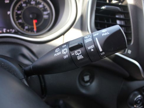 Used 2019 Jeep Cherokee Trailhawk w/ Comfort/Convenience Group AWD/4WD image 15